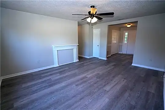 121 Mark Twain Cir Photo 2