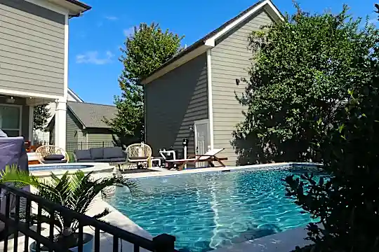 2404 Double Oaks Rd Photo 2