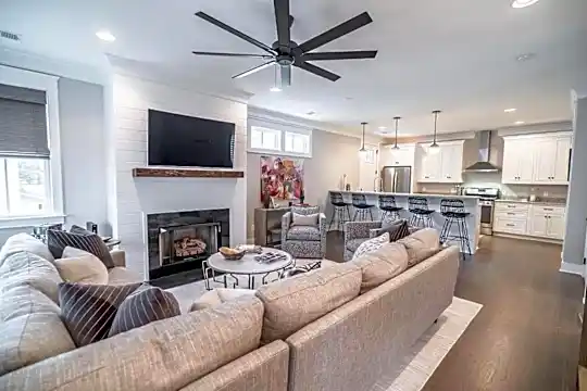 970 Warrick Oaks Ln Photo 2