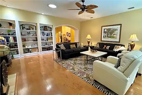 4329 NW 10th Pl Photo 2