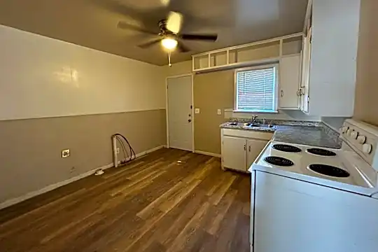 6210 24th St Photo 2