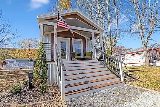 200 Byrd Dr Photo 2