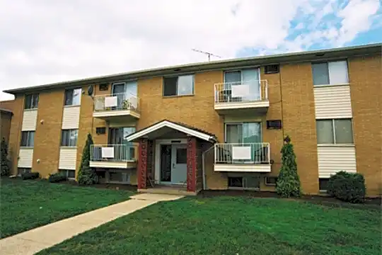 Brush Apartments Photo 2