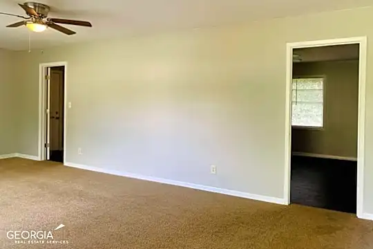6104 Winview Dr Photo 2