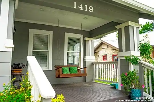 1419 Nolan St Photo 2