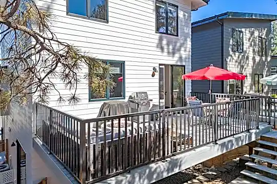 1325 SW Boardwalk Ln Photo 1