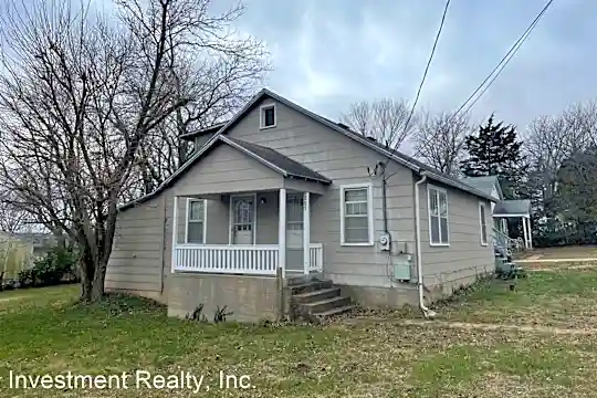 207 N Walnut St Photo 1