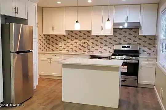 1620 Union Ave Photo 2