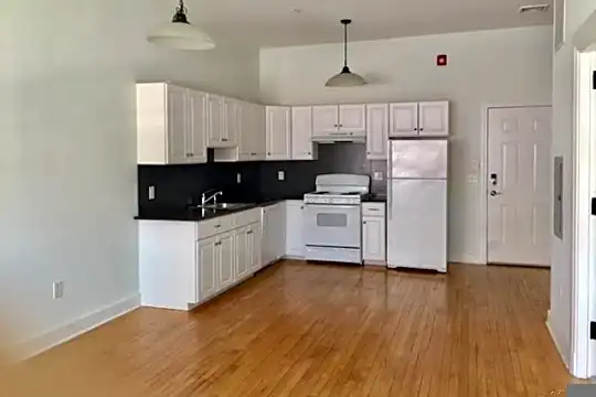 332 Wells St Photo 2