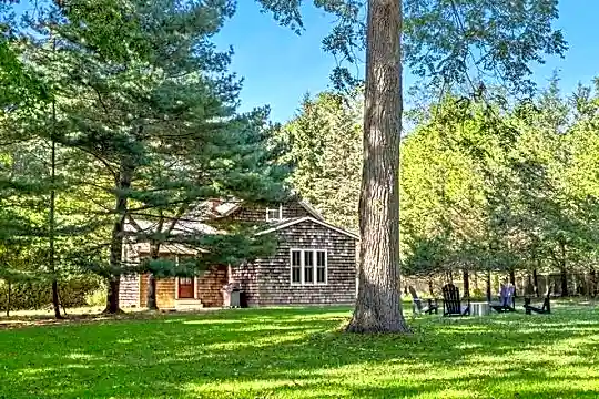 676 Springs Fireplace Rd Photo 1
