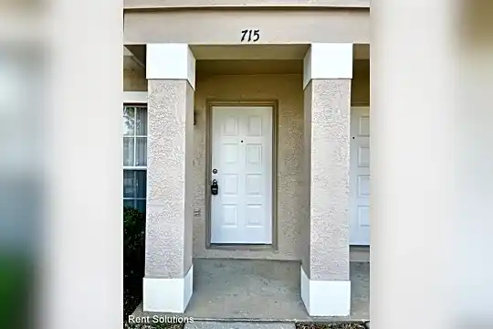 715 Kensington Lake Cir Photo 2