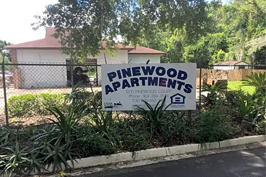 Pinewood Apartments Photo 2
