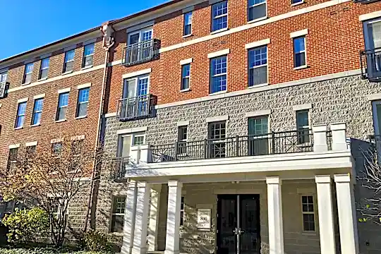 800 Admirals Way Photo 2