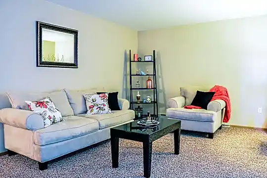 Ashton Apartments Photo 2
