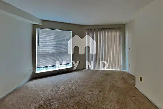 4020 Aurora Ave N Photo 2