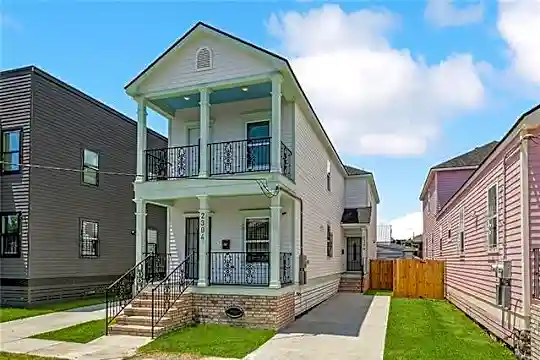 2304 New Orleans St Photo 1