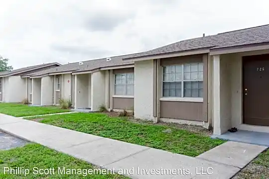 709 Oceanside Cir Photo 1