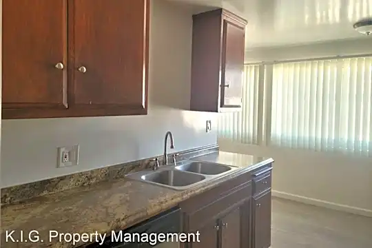 623 S Grevillea Ave Photo 2