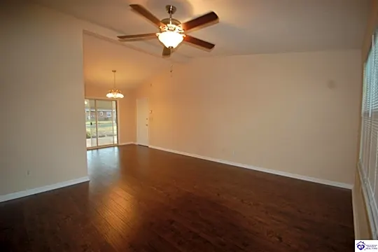714 Cynthia Ct Photo 2