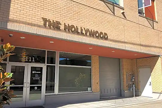 Hollywood Apartments Photo 2
