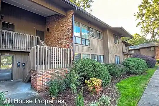 206 Oak Tree Dr Photo 2