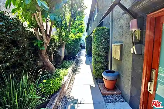 4443 Saugus Ave #1 Photo 2