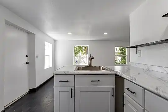 1281 Iola St Photo 2