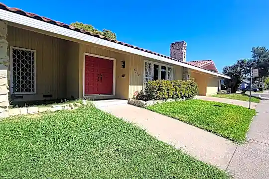 6712 Gloria Dr Photo 2