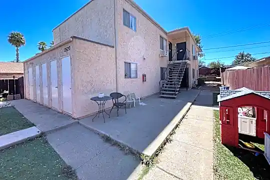 12620 Julian Ave Photo 1