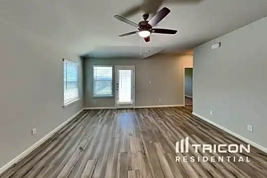 6007 Noah Place Photo 2