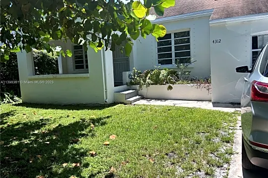 4312 NW 3rd Ave Photo 1