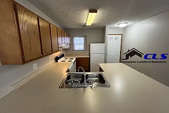 567 Farrington St Photo 2