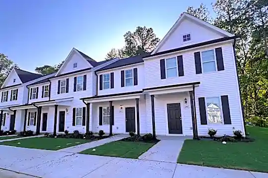 341 Spirea Drive Photo 2