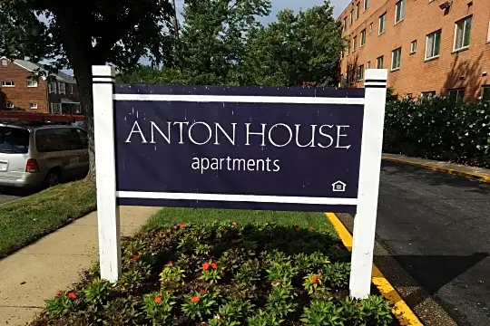 Anton House apartments Photo 2