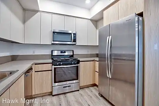 14748 Victory Blvd. Photo 2