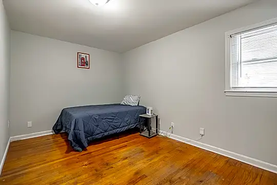 Room For Rent Photo 2
