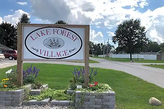 Lake Forest Village Apartments Photo 2