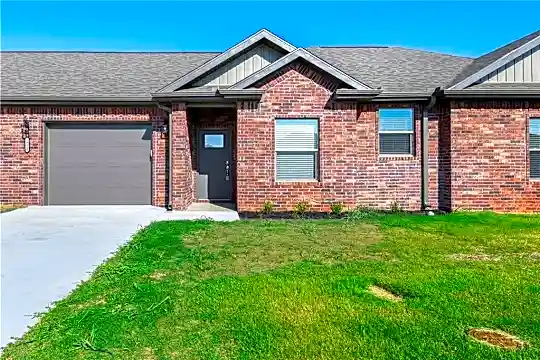 1728 Booker Cir Photo 1