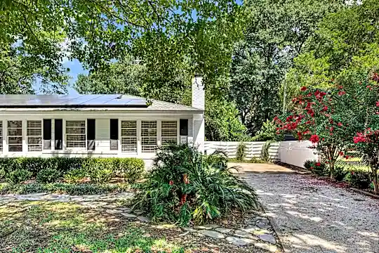 1154 Winborn Dr Photo 2