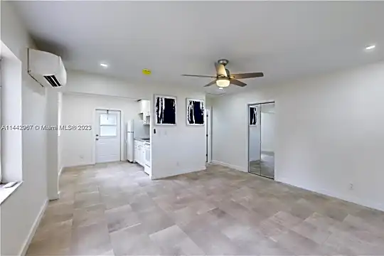 213 SW 1st Ct #217 Photo 1