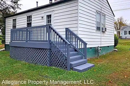 512 Maggie Walker Ave Photo 2