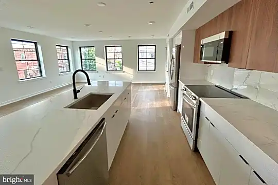 642 Moore St #201 Photo 1
