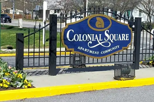 Colonial Square Photo 2