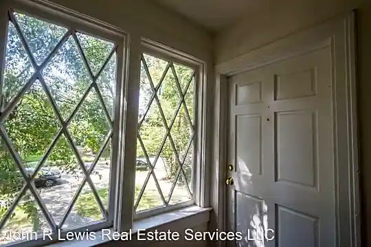 920 Poplar Blvd Photo 2