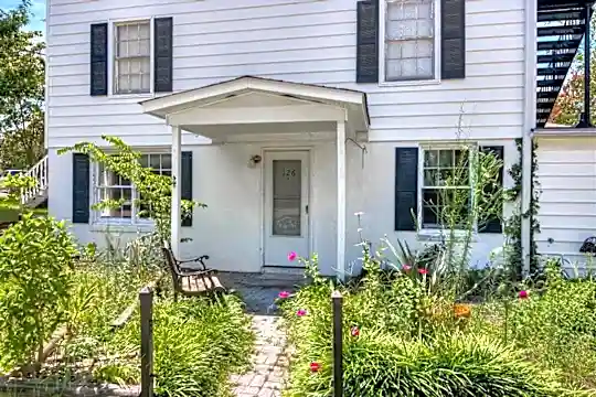 130 Colleton Ave SE Photo 2