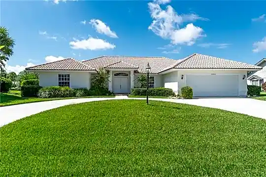1090 Andarella Way Photo 1