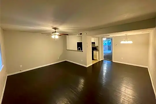 2910 Throckmorton St #113 Photo 2