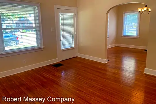 3806 Elmwood Ave Photo 2