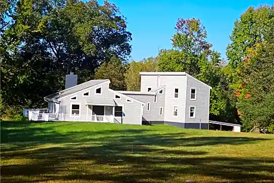 2904 Chapel Hill Rd Photo 1