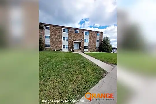 210 Gateway Dr NW Photo 2